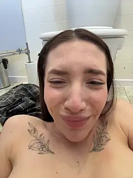 Foto porno Sex online cu BallerinaCappuccino_ pe KUR.ro