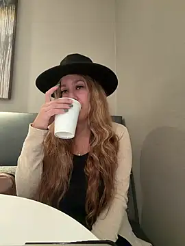 Album foto porno Nebunii pe chat marca Bigbuttbrooklynn