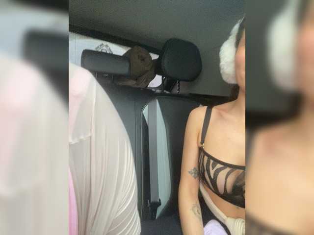 Foto porno Bonne-Aurore ne arata tot la camera pe KUR.ro