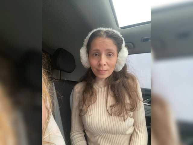 Foto porno Bonne-Aurore ne arata tot la camera pe KUR.ro