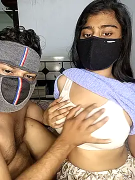 Foto porno COLAMBIA_X_GURL ne arata tot la camera pe KUR.ro