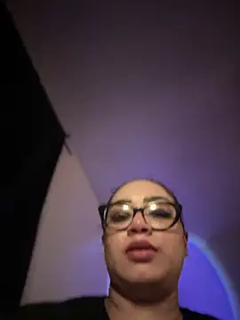 Foto porno CarmelaAnthony se dezbraca la web pe StripChat pe KUR.ro