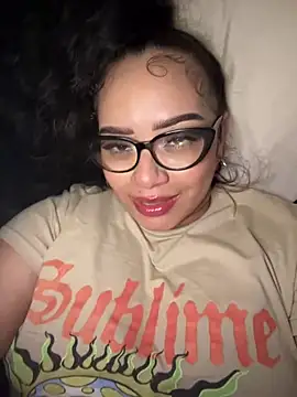 Foto porno CarmelaAnthony se dezbraca la web pe StripChat pe KUR.ro