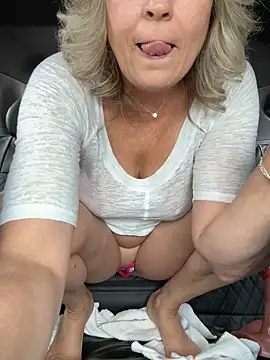 Foto porno Cherry-red-xo se dezbraca la web pe StripChat pe KUR.ro