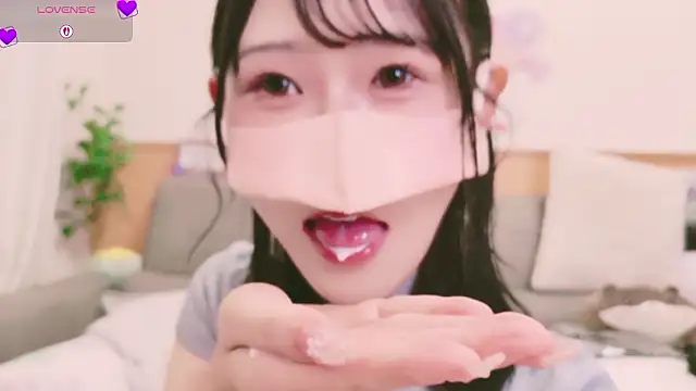 Foto porno Conatsu descoperita pe video chat pe KUR.ro