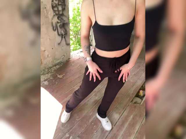 Foto porno Crazy-lady ne arata tot la camera pe KUR.ro