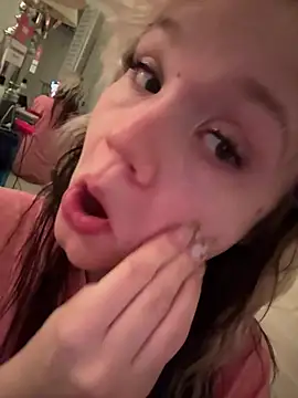 Foto porno Nebunii pe chat marca Cutiepiespanks pe KUR.ro