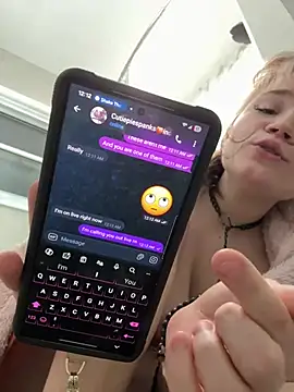 Foto porno Nebunii pe chat marca Cutiepiespanks pe KUR.ro
