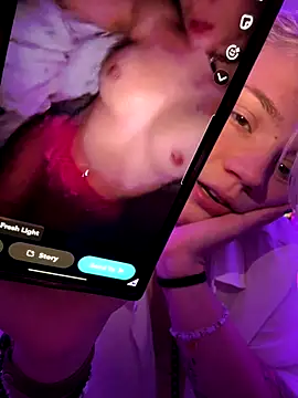 Foto porno Cutiepiespanks se dezbraca la web pe StripChat pe KUR.ro