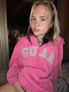 Foto porno Cutiepiespanks se dezbraca la web pe StripChat pe KUR.ro