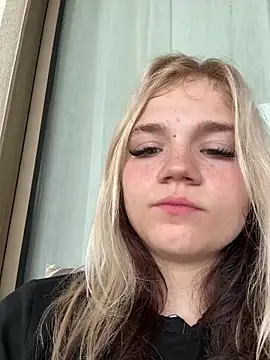 Foto porno Cutiepiespanks se dezbraca la web pe StripChat pe KUR.ro