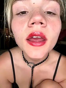 Foto porno Cutiepiespanks se dezbraca la web pe StripChat pe KUR.ro