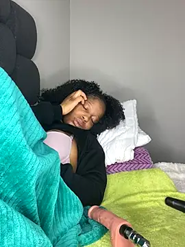 Foto porno Diamondpussy97 ne arata tot la camera pe KUR.ro