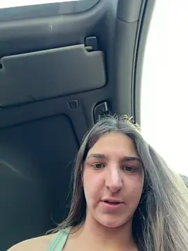 Foto porno DoriDelux66 se dezbraca la web pe StripChat pe KUR.ro