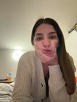 Foto porno DoriDelux66 se dezbraca la web pe StripChat pe KUR.ro