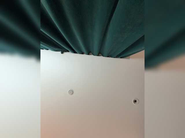 Ellidi se dezbraca la web pe BongaCams