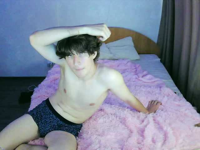 Foto porno Nebunii pe chat marca Elliott-White pe KUR.ro