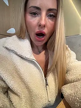 Foto porno Ce sexy este EmaSalis pe KUR.ro