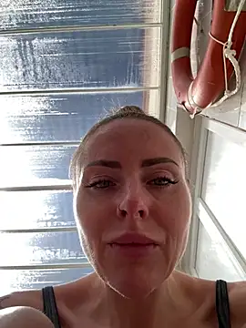Foto porno Nebunii pe chat marca EmaSalis pe KUR.ro
