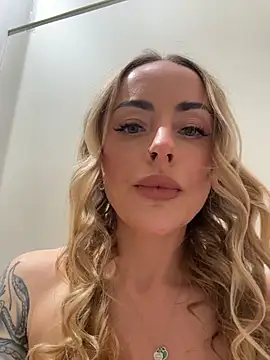 Foto porno Ce sexy este EmaSalis pe KUR.ro