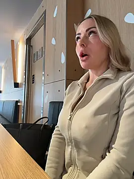 Foto porno Ce sexy este EmaSalis pe KUR.ro