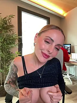 Foto porno Ce sexy este EmaSalis pe KUR.ro