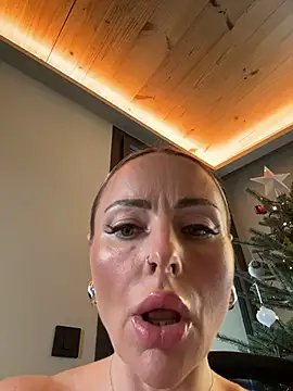 Foto porno Ce sexy este EmaSalis pe KUR.ro