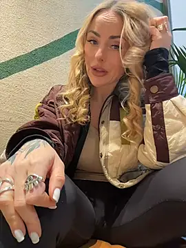 Foto porno Ce sexy este EmaSalis pe KUR.ro