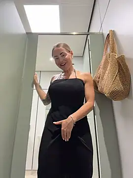Foto porno Ce sexy este EmaSalis pe KUR.ro