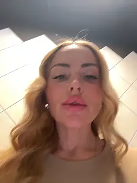 Foto porno Ce sexy este EmaSalis pe KUR.ro