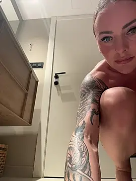 Foto porno Ce sexy este EmaSalis pe KUR.ro