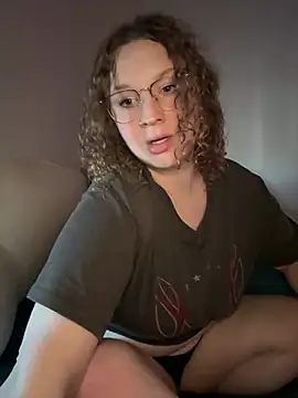 Foto porno Ce sexy este EmmieRae pe KUR.ro