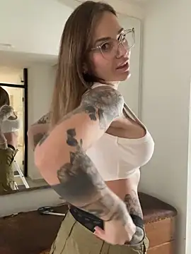 Foto porno Etwas_neugierig ne arata tot la camera pe KUR.ro