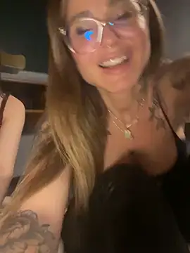 Foto porno Etwas_neugierig ne arata tot la camera pe KUR.ro