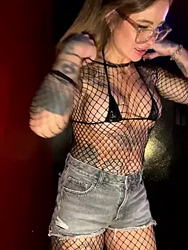 Foto porno Etwas_neugierig ne arata tot la camera pe KUR.ro