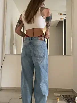 Foto porno Etwas_neugierig ne arata tot la camera pe KUR.ro