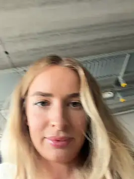 Foto porno Ce sexy este EvieEvans pe KUR.ro