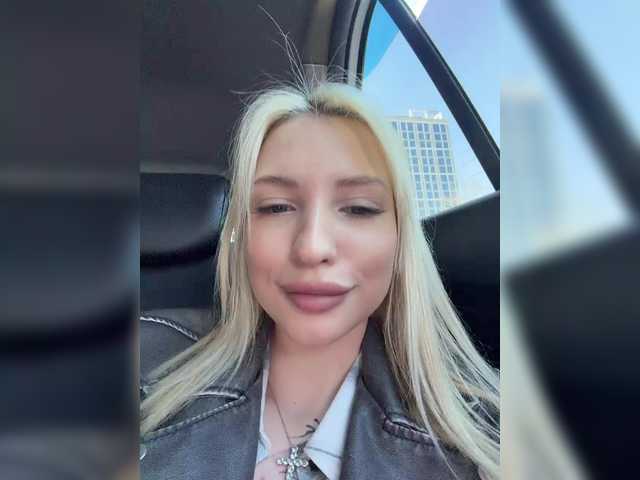 Foto porno EwaBrown ne arata tot la camera pe KUR.ro