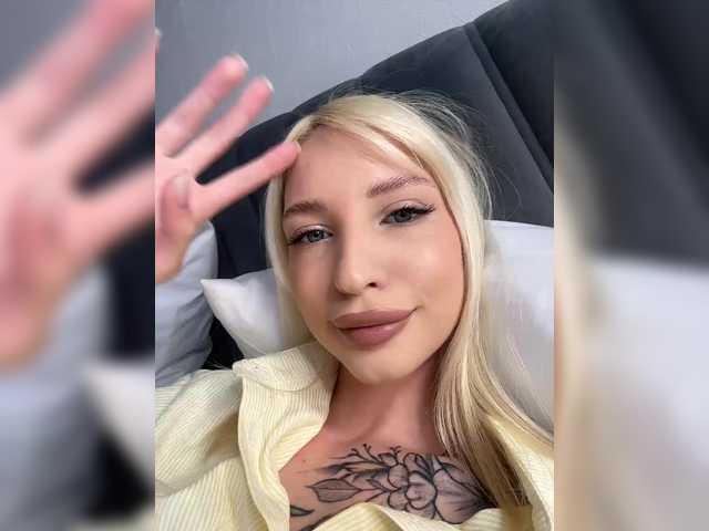 Foto porno EwaBrown ne arata tot la camera pe KUR.ro
