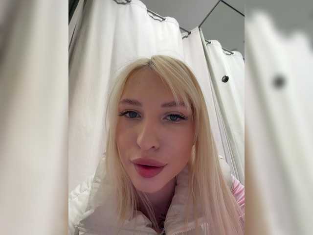 Foto porno EwaBrown ne arata tot la camera pe KUR.ro