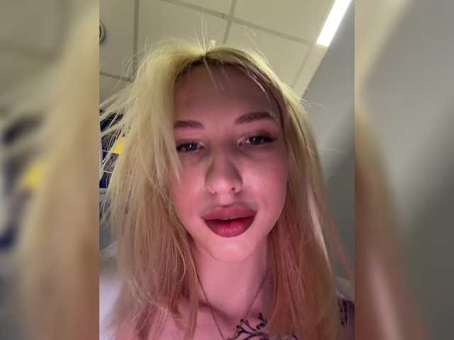 Foto porno EwaBrown ne arata tot la camera pe KUR.ro