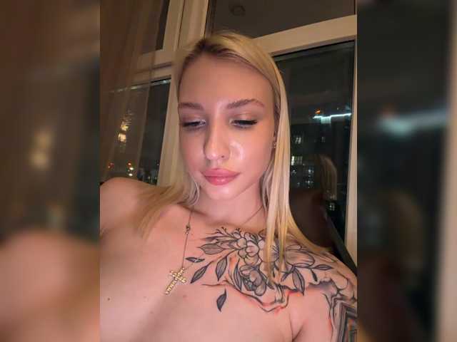 Foto porno EwaBrown ne arata tot la camera pe KUR.ro