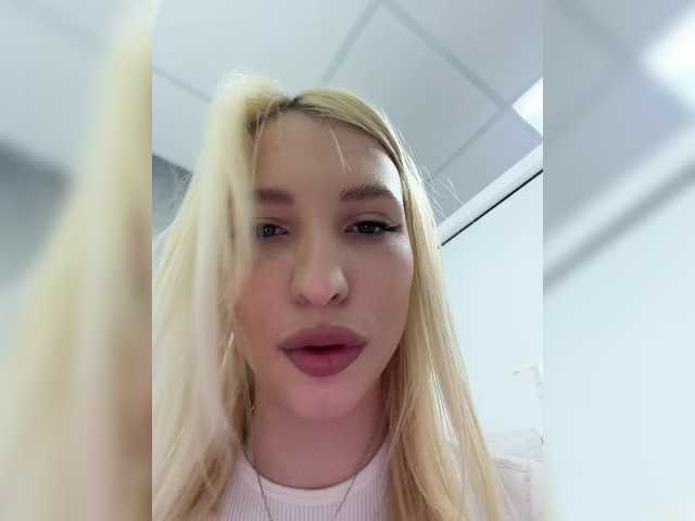 Foto porno EwaBrown ne arata tot la camera pe KUR.ro