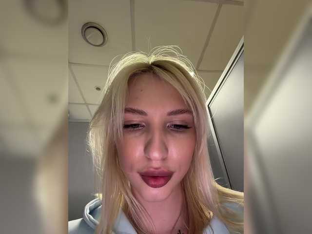 Foto porno EwaBrown ne arata tot la camera pe KUR.ro