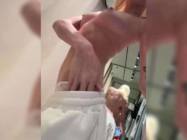 Foto porno EwaBrown ne arata tot la camera pe KUR.ro