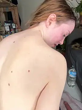 Foto porno FayeFlame se dezbraca la web pe StripChat pe KUR.ro