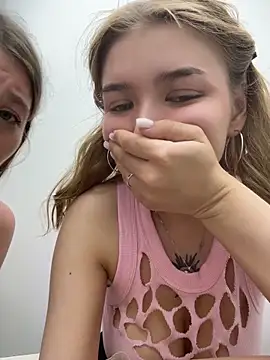Foto porno Discutii intime cu FlashTitsRoyal pe KUR.ro