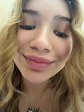 Foto porno Discutii intime cu FlashTitsRoyal pe KUR.ro