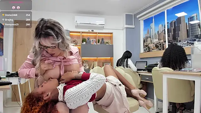 Foto porno Franshesca_HotxxX descoperita pe video chat pe KUR.ro