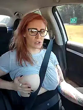 Album foto porno HollyTattoo ne arata tot la camera